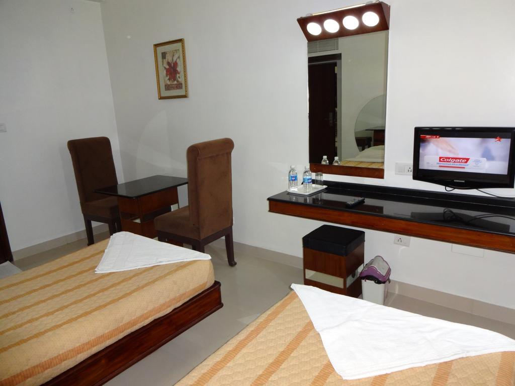 Lotus Comfort - A Pondy Hotel Pondichéry Extérieur photo