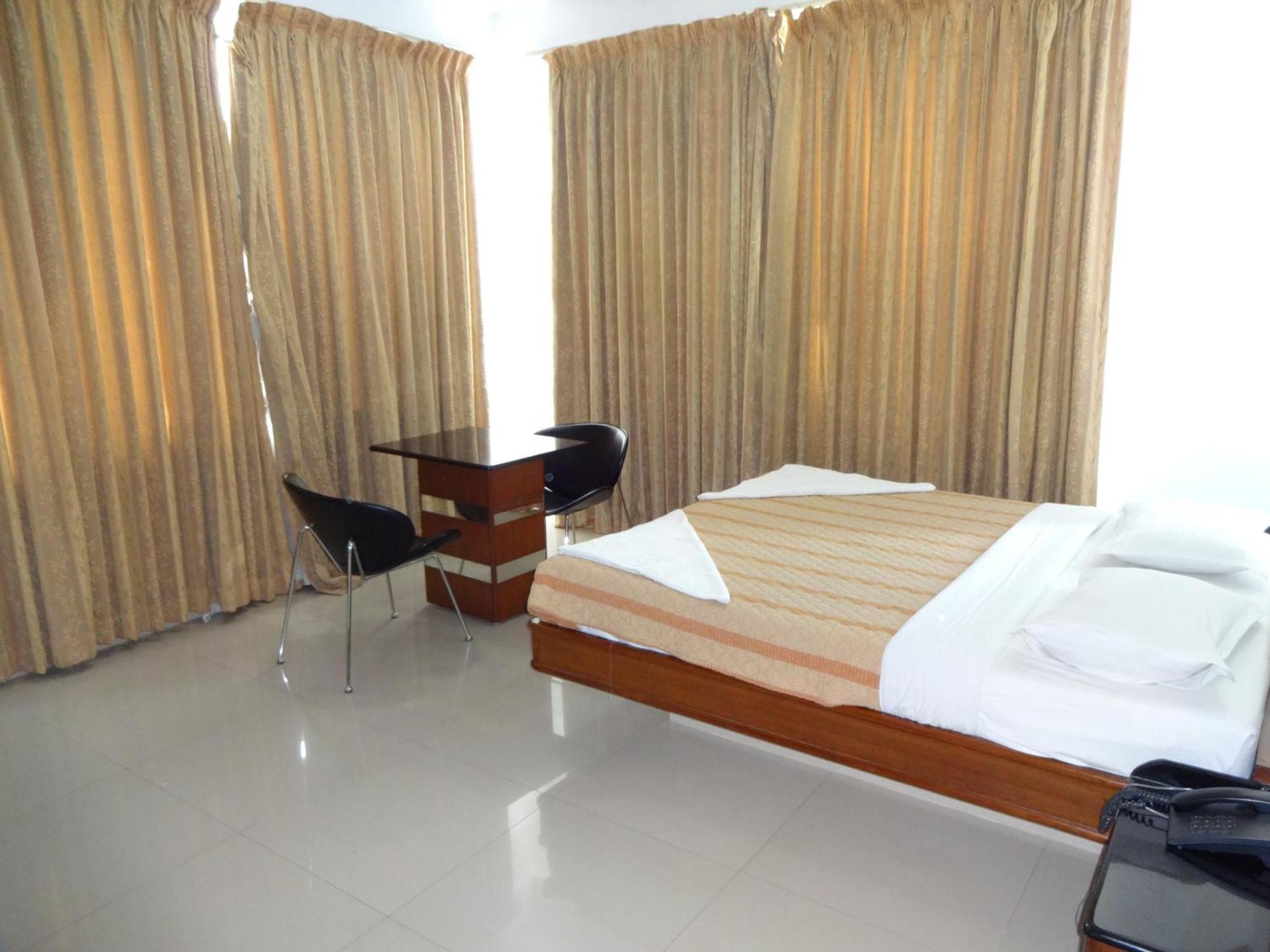 Lotus Comfort - A Pondy Hotel Pondichéry Extérieur photo