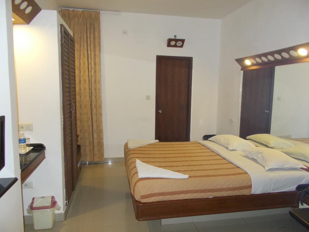 Lotus Comfort - A Pondy Hotel Pondichéry Extérieur photo